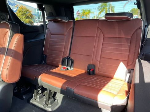 Used 2024 GMC Yukon Denali Ultimate image 32
