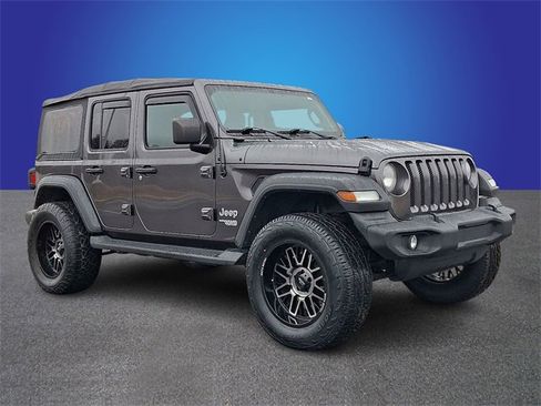 Used 2018 Jeep Wrangler Unlimited Sport image 3