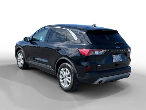 Certified 2022 Ford Escape SE image 3