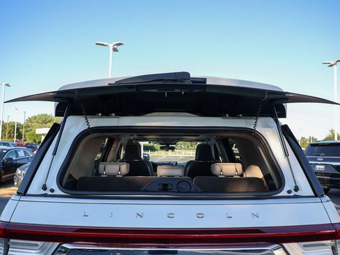Used 2022 Lincoln Navigator Reserve AWD/4WD image 32