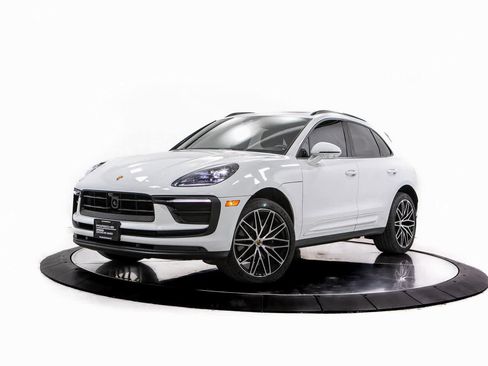 Certified 2024 Porsche Macan image 1