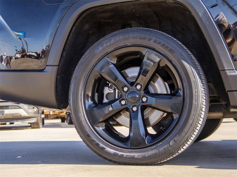 Used 2022 Jeep Grand Cherokee L Laredo image 9