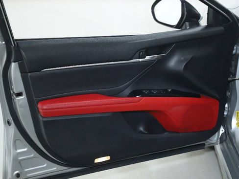 Used 2018 Toyota Camry XSE FWD image 17