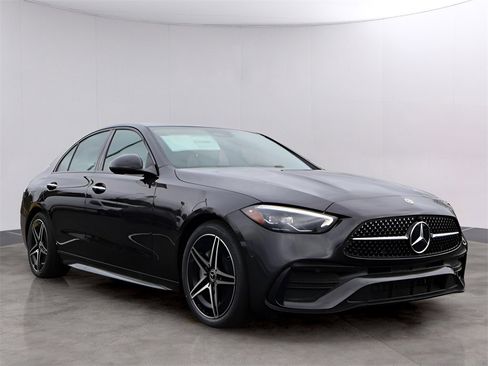 Used 2025 Mercedes-Benz C 300 4MATIC Sedan image 3
