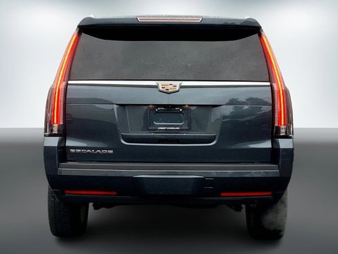 Used 2020 Cadillac Escalade Luxury image 3