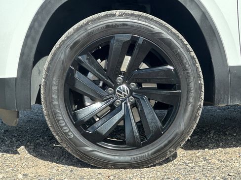 Certified 2022 Volkswagen Atlas Cross Sport SE FWD image 25