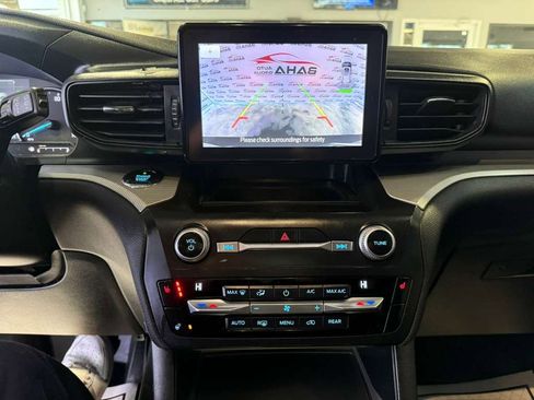 Used 2020 Ford Explorer XLT w/ Comfort Package AWD/4WD image 17