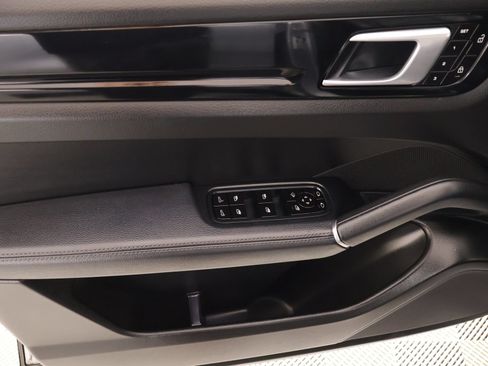 Used 2021 Porsche Cayenne AWD/4WD image 17
