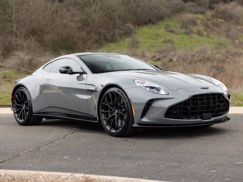 Used 2025 Aston Martin V8 Vantage Coupe image 11