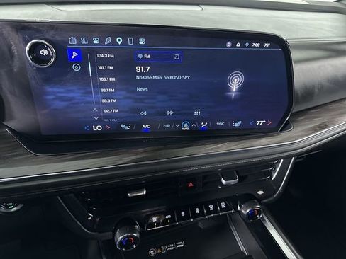 Used 2025 Chevrolet Tahoe LT AWD/4WD image 13