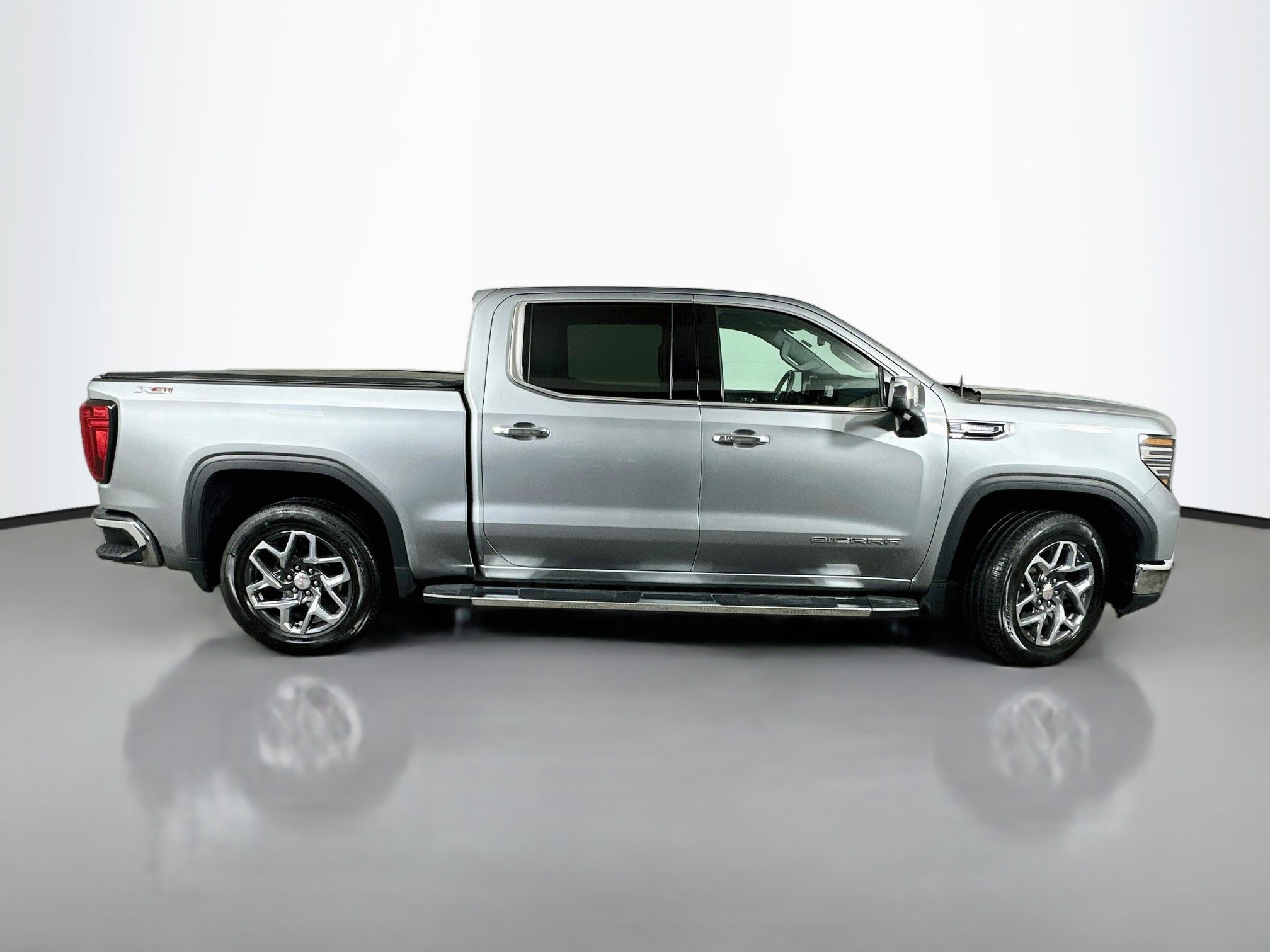 Used 2024 GMC Sierra 1500 SLT w/ SLT Premium Plus Package AWD/4WD image 8