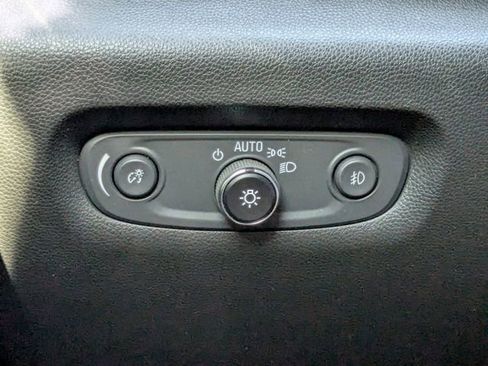 Used 2020 Chevrolet Traverse LT FWD image 37