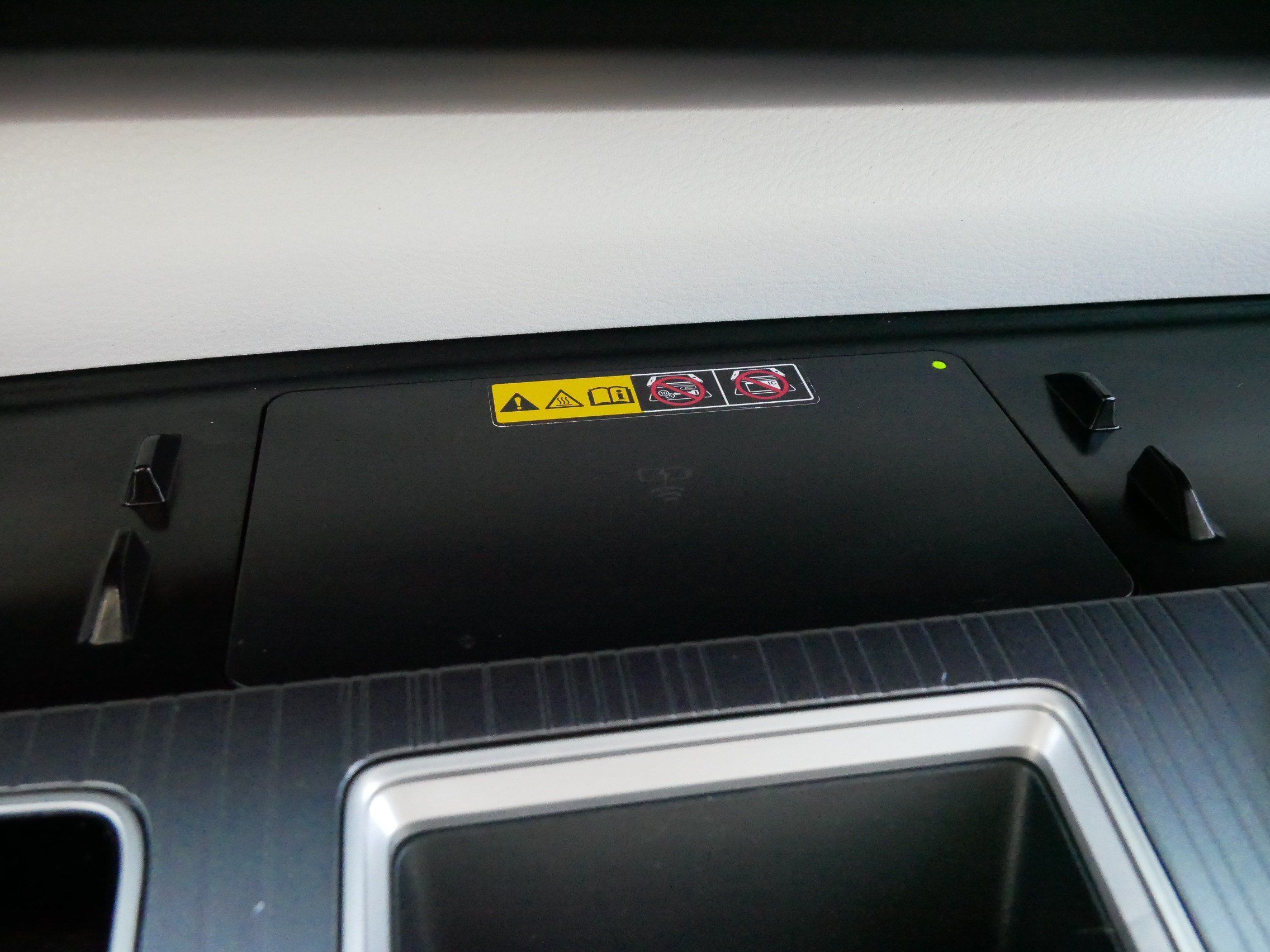 Certified 2025 Toyota Sienna XLE FWD image 27