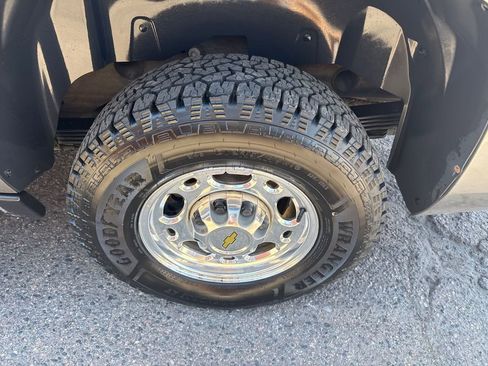 Used 2007 Chevrolet Suburban 2500 LT w/ LT Preferred Equipment Group AWD/4WD image 21