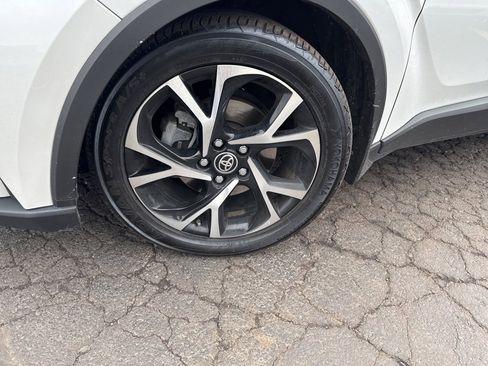 Used 2022 Toyota C-HR XLE image 3