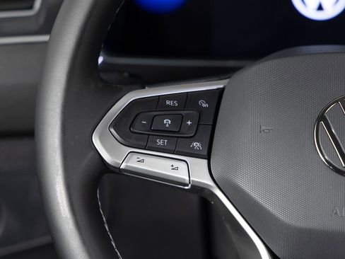 Used 2022 Volkswagen Tiguan SE image 31