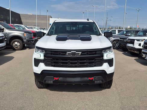 Used 2025 Chevrolet Silverado 1500 LT Trail Boss w/ Convenience Package II AWD/4WD image 9