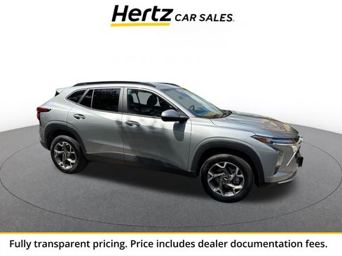 Used 2025 Chevrolet Trax LT FWD image 1