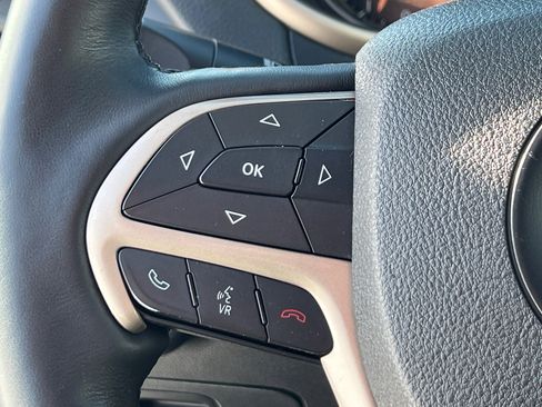 Used 2016 Jeep Cherokee Limited image 19