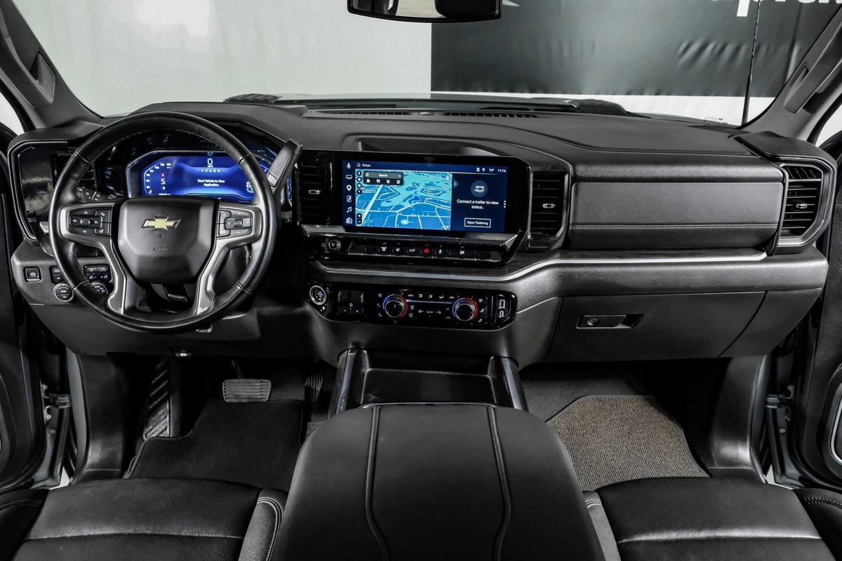 Used 2025 Chevrolet Silverado 3500 LTZ w/ LTZ Convenience Package AWD/4WD image 15