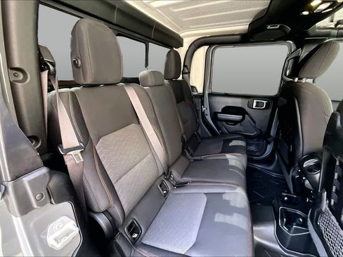 Used 2021 Jeep Gladiator Mojave AWD/4WD image 27