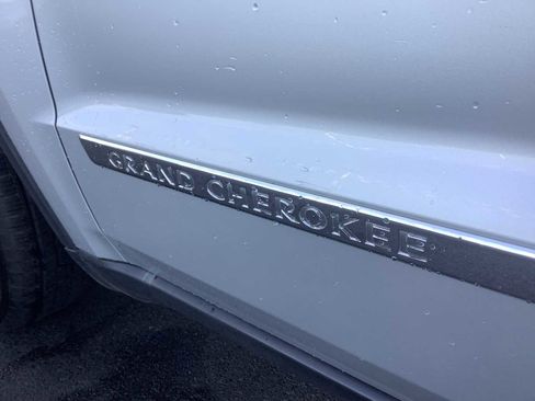 Used 2011 Jeep Grand Cherokee Laredo AWD/4WD image 7