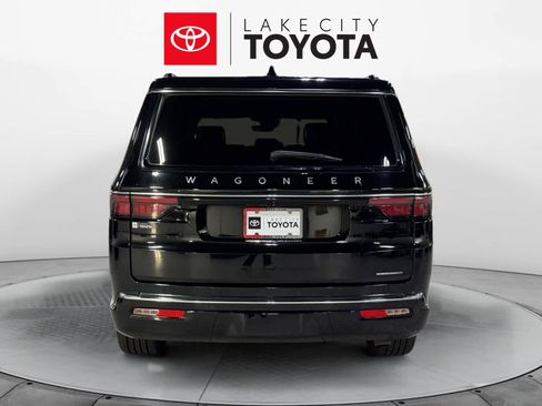 Used 2024 Jeep Wagoneer L Series II image 6