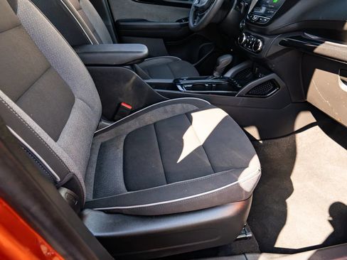 Used 2023 Chevrolet TrailBlazer LT w/ Convenience Package FWD image 12