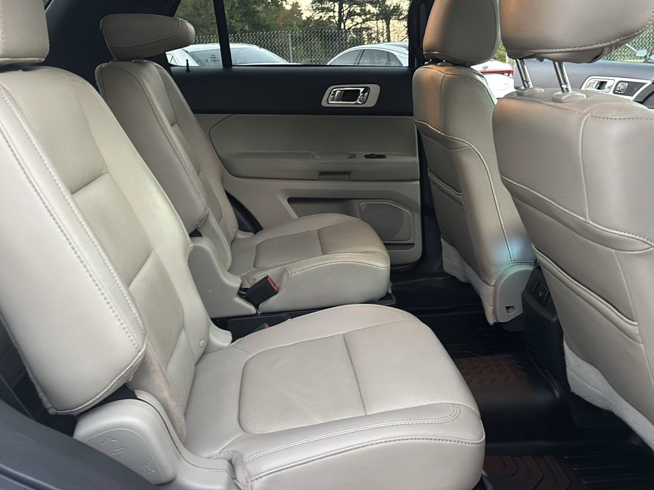 Used 2015 Ford Explorer Limited w/ Equipment Group 301A FWD image 17