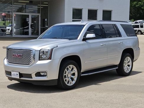 Used 2017 GMC Yukon SLT w/ HD Trailering Package RWD image 3