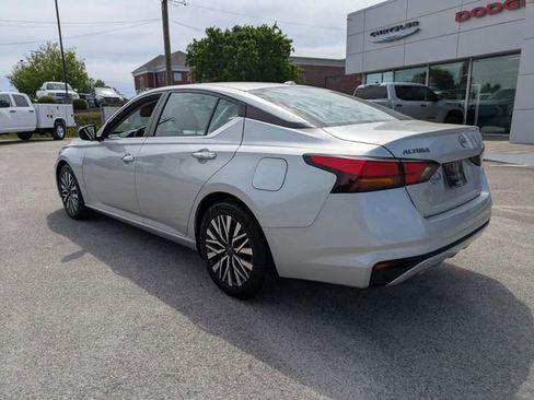 Used 2024 Nissan Altima 2.5 SV FWD image 6