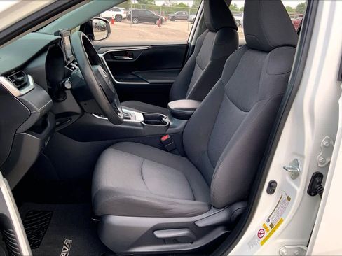 Used 2019 Toyota RAV4 XLE FWD image 8