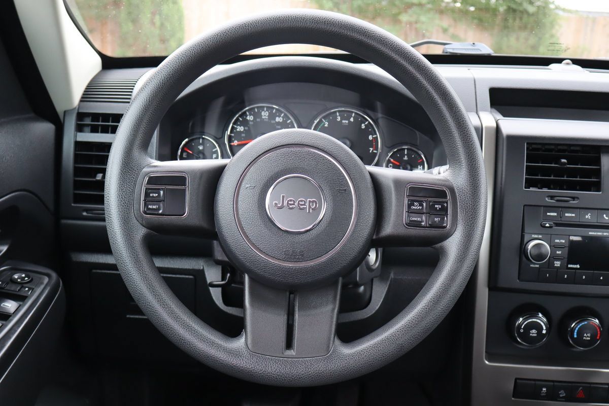 Used 2012 Jeep Liberty Sport w/ Driver Convenience Group AWD/4WD image 20