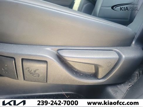 Used 2023 Toyota Highlander XLE FWD image 15