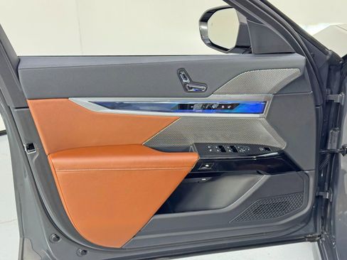 Used 2023 BMW i7 xDrive60 image 53