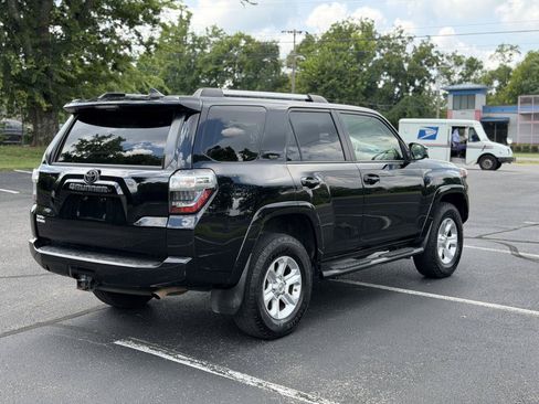 Used 2019 Toyota 4Runner SR5 AWD/4WD image 5