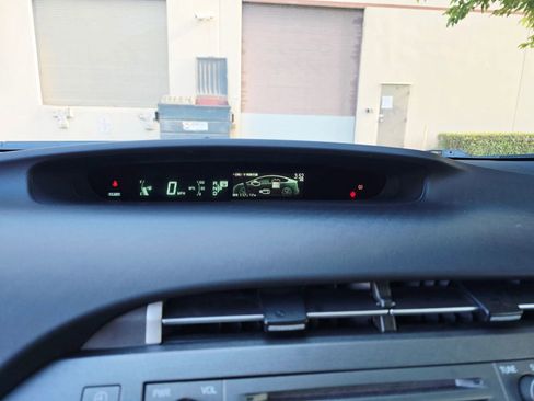 Used 2014 Toyota Prius Plug-In Hybrid image 16