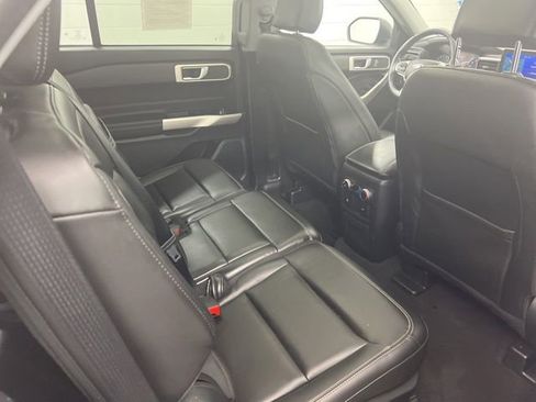 Used 2023 Ford Explorer XLT w/ Equipment Group 202A AWD/4WD image 17