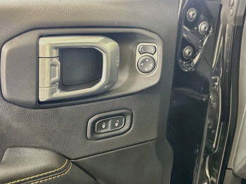 Used 2022 Jeep Gladiator Overland AWD/4WD image 18