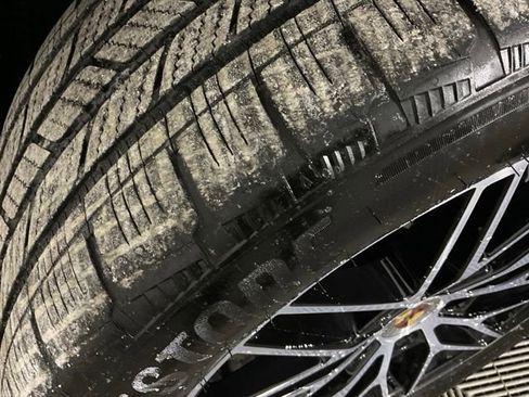 Used 2025 Porsche Cayenne AWD/4WD image 35