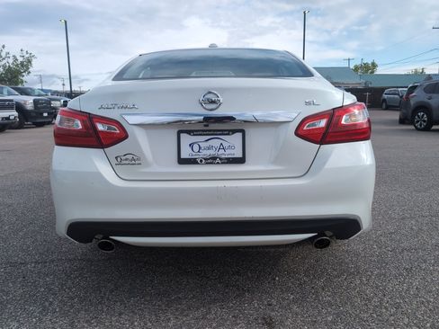Used 2017 Nissan Altima 2.5 SL w/ Technology Package FWD image 7