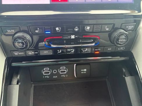 Used 2023 Jeep Grand Cherokee L Summit w/ Luxury Tech Group V AWD/4WD image 25