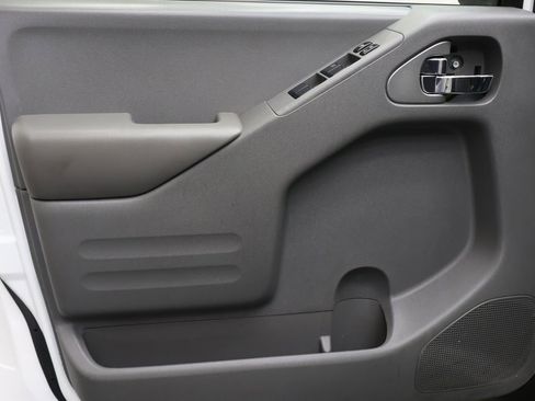 Used 2019 Nissan Frontier Desert Runner image 15