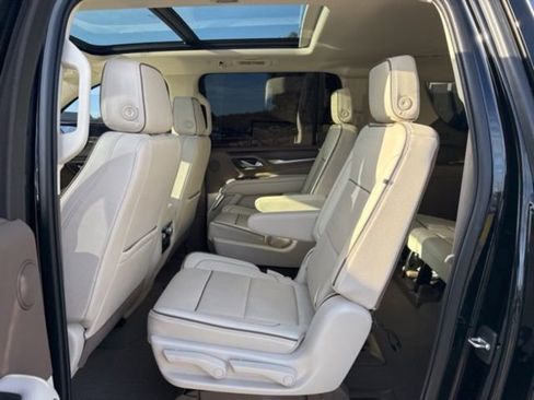 Used 2022 GMC Yukon XL Denali image 5