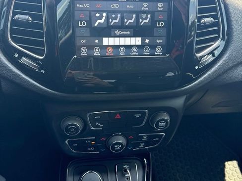 Used 2019 Jeep Compass Latitude AWD/4WD image 12