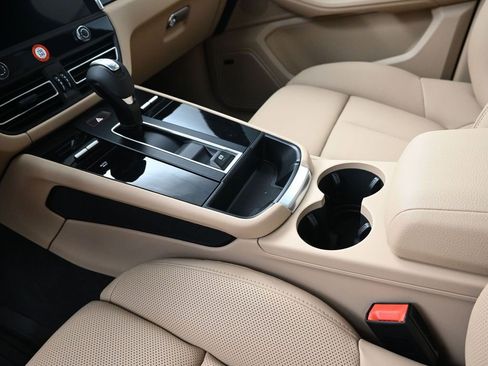 Used 2026 Porsche Macan image 22