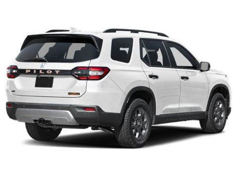 Certified 2026 Honda Pilot TrailSport image 2