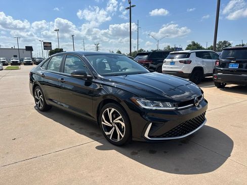 Used 2026 Volkswagen Jetta SEL FWD image 3
