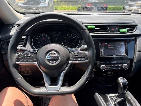 Used 2017 Nissan Rogue SV AWD/4WD image 10