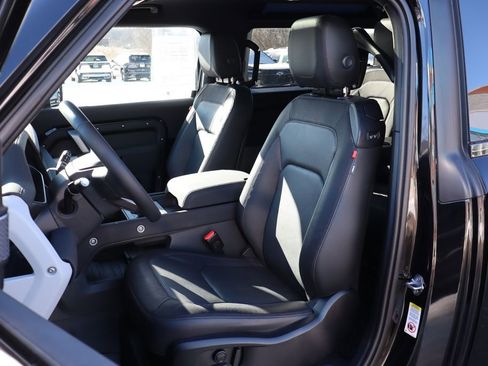 Used 2023 Land Rover Defender 90 X-Dynamic SE image 13